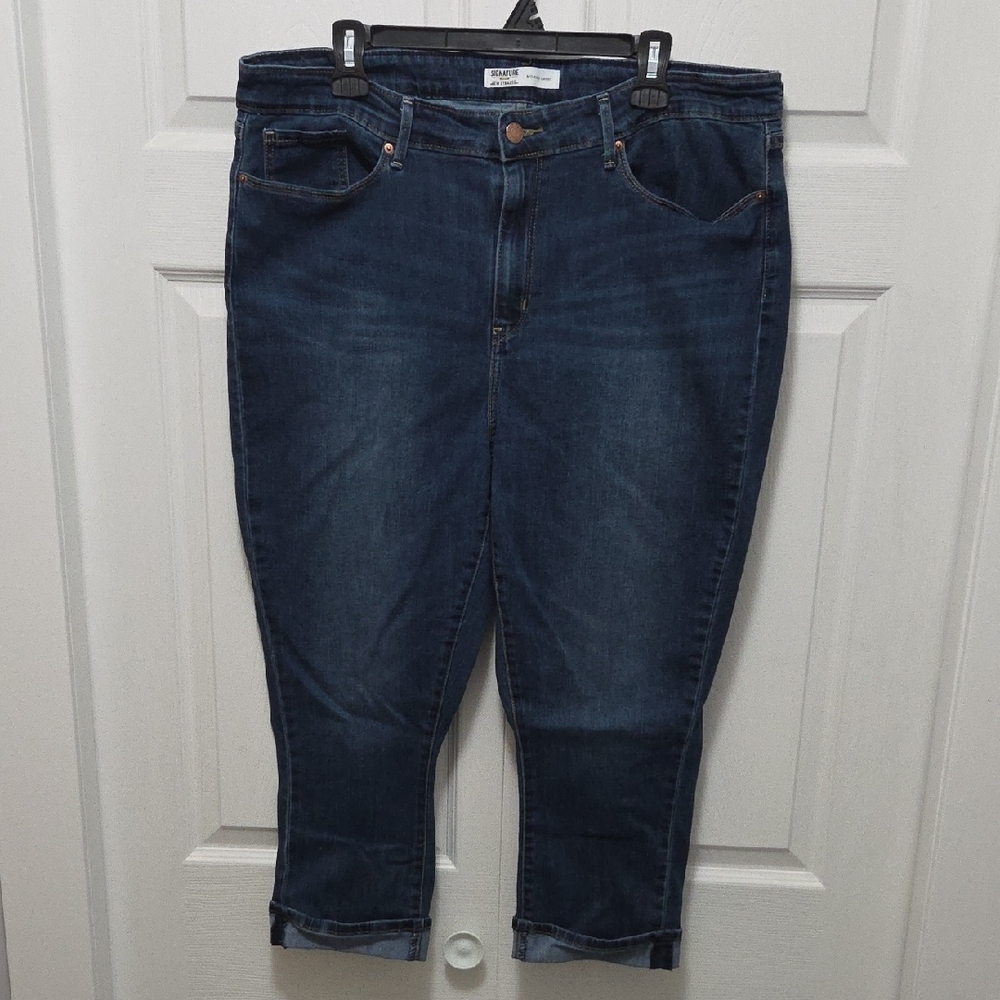 Signature by Levi Strauss Size 18 Mid-Rise Capri Jeans